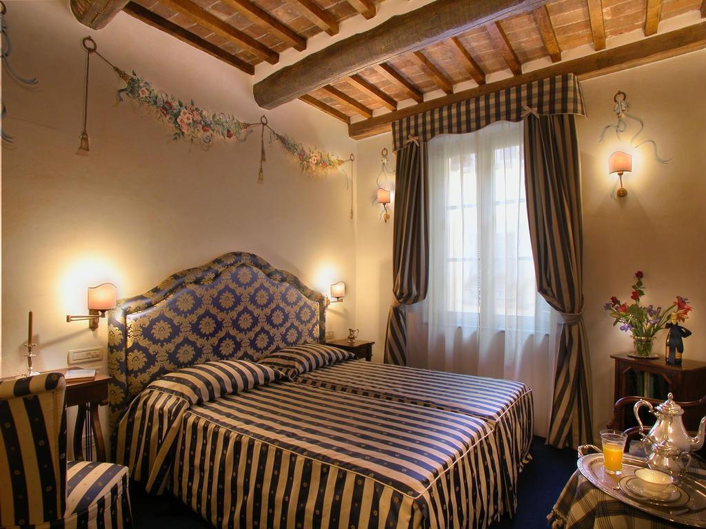 פיזה Hotel Relais Dell'Orologio חדר תמונה