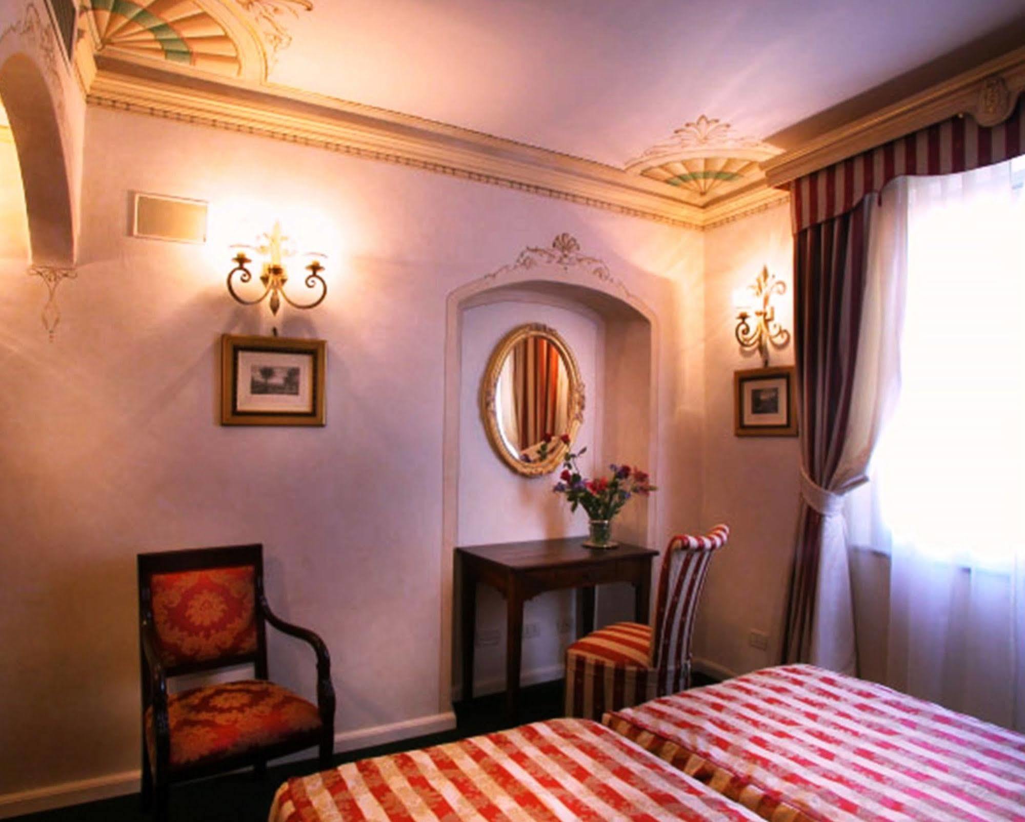 פיזה Hotel Relais Dell'Orologio חדר תמונה