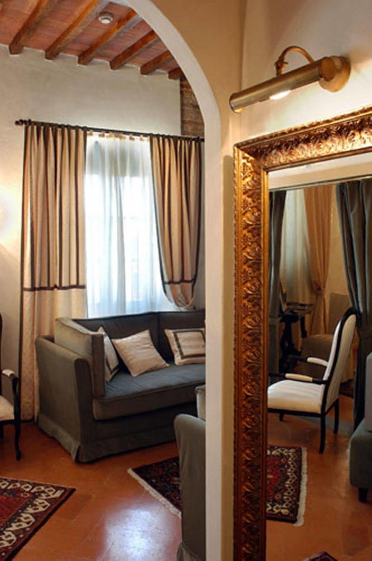 פיזה Hotel Relais Dell'Orologio מראה חיצוני תמונה